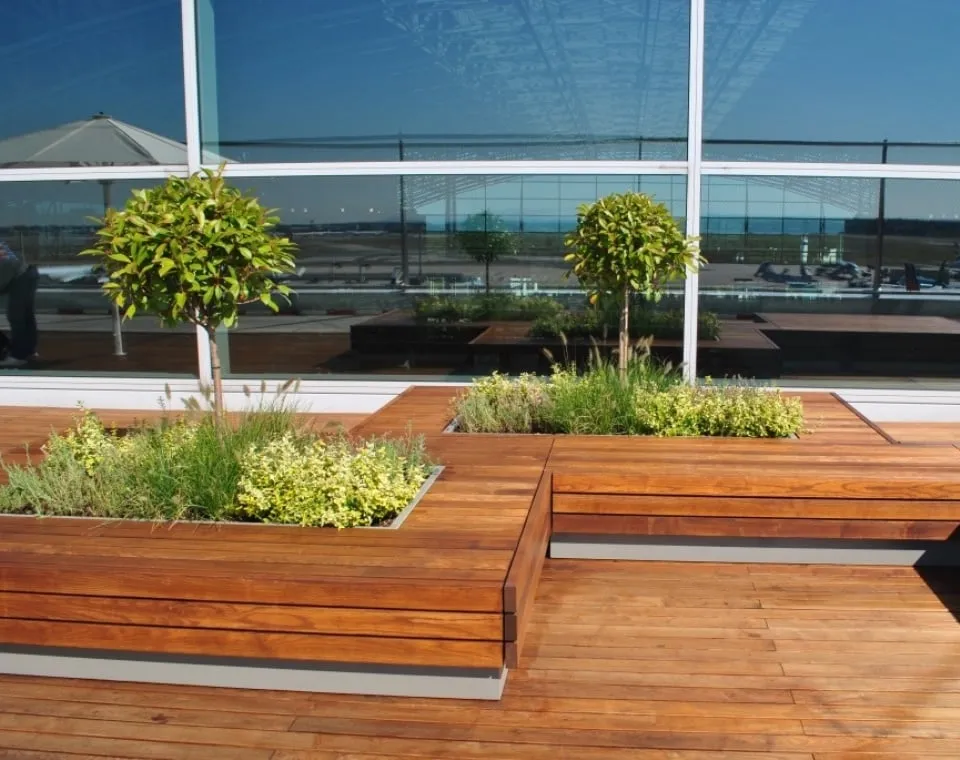 Freiraummöbel Besucherterrasse Terminal 2