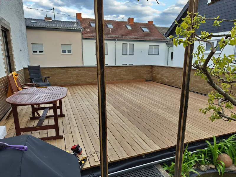 Thermokiefer Terrasse Wiesbaden