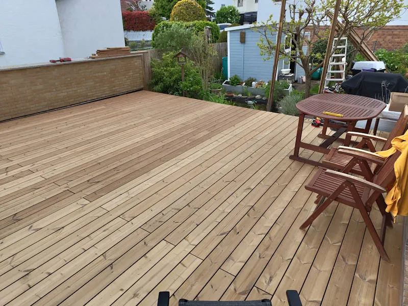 Thermokiefer Terrasse in Wiesbaden